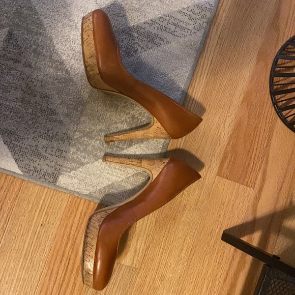 Ladies Camel Calvin Klein Pumps w/ Cork Heel - Picture 7 of 8